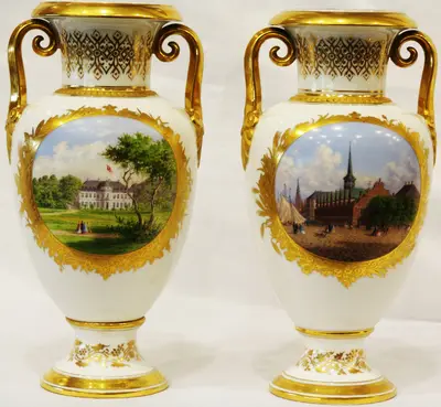 Старинные парные вазы c видами королевских дворцов. 1830 — 1840 гг.