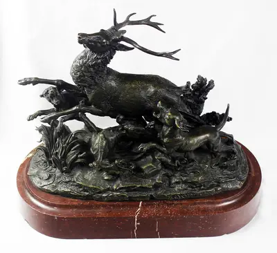 Большая бронзовая скульптура «Олень, атакованный тремя собаками» 1880-е годы