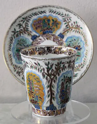 Чайная пара с рисунком «Медальоны»
